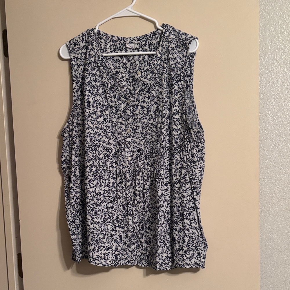 GAP Women's Navy and White Patterned Blouse